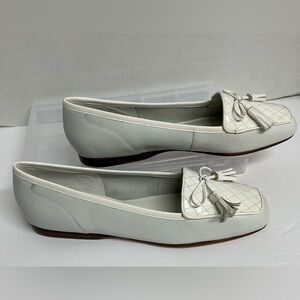 Enzo Angiolini Women’s White Flats & Loafers with Elegant Bow Tassels Detail